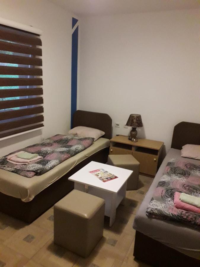 באניה לוקה Hostel Topic מראה חיצוני תמונה