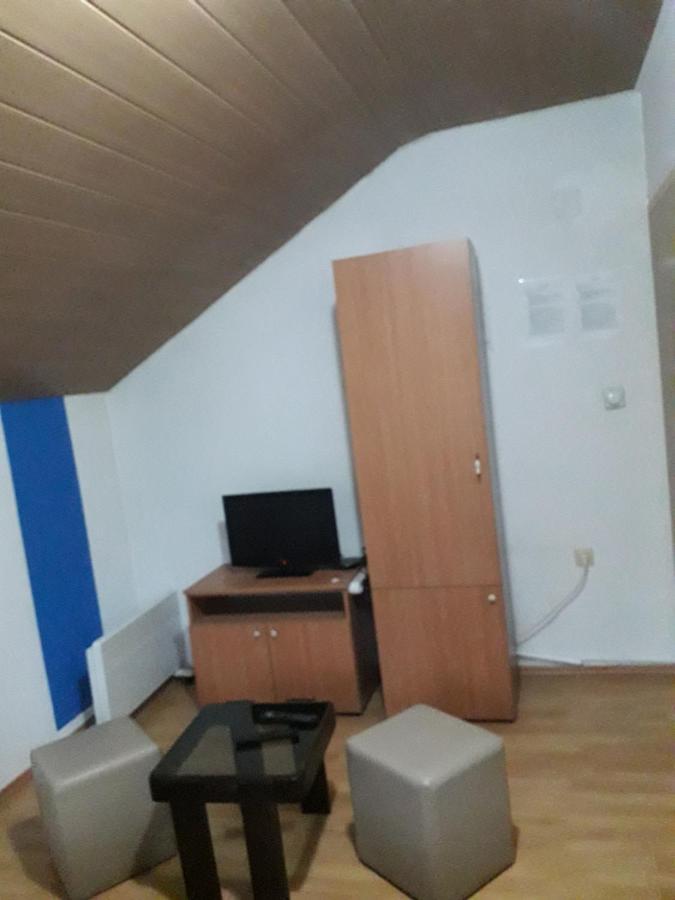 באניה לוקה Hostel Topic מראה חיצוני תמונה