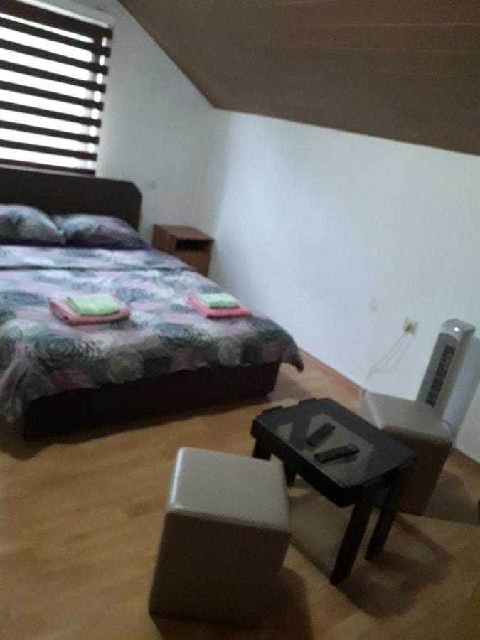 באניה לוקה Hostel Topic מראה חיצוני תמונה
