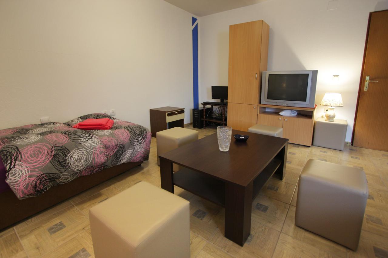 באניה לוקה Hostel Topic מראה חיצוני תמונה